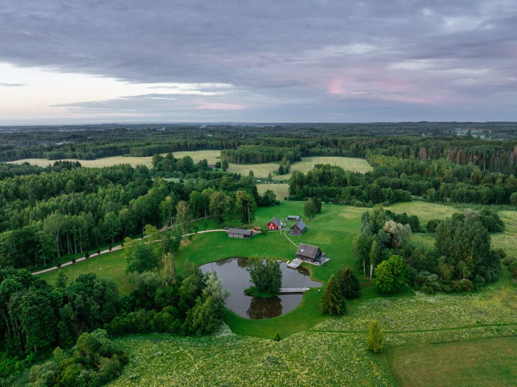 Vahtra talu, vaade droonilt